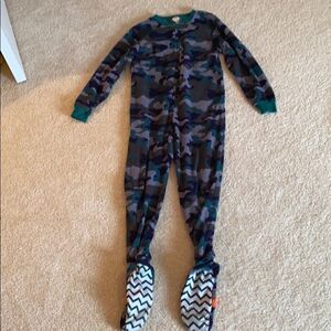 Cat & Jack Size 6 Footed Pajamas.